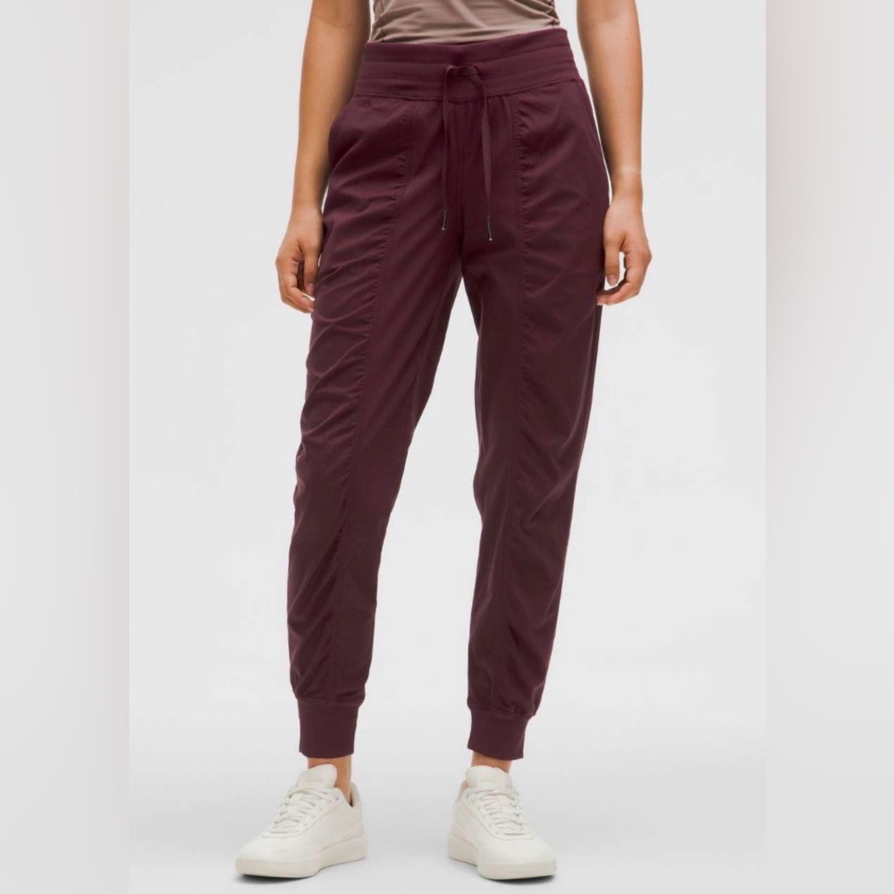 #560 Lululemon Dance Studio Mid-Rise Jogger *Full Length - Garnet Sz 8